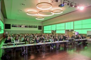 Der voll besetzte Goldsaal